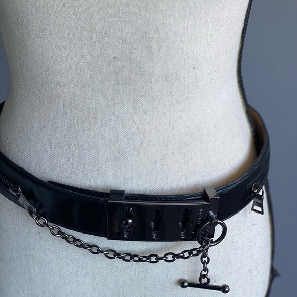 BCBG toggle and chain belt in black - Picture 3 of 13